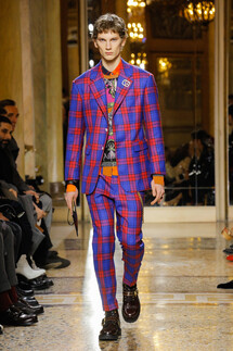Versace  FALL 2018 MENSWEAR Milan MFW коллекция Версаче осень 2018 мужская неделя моды в Милане Mainstyles